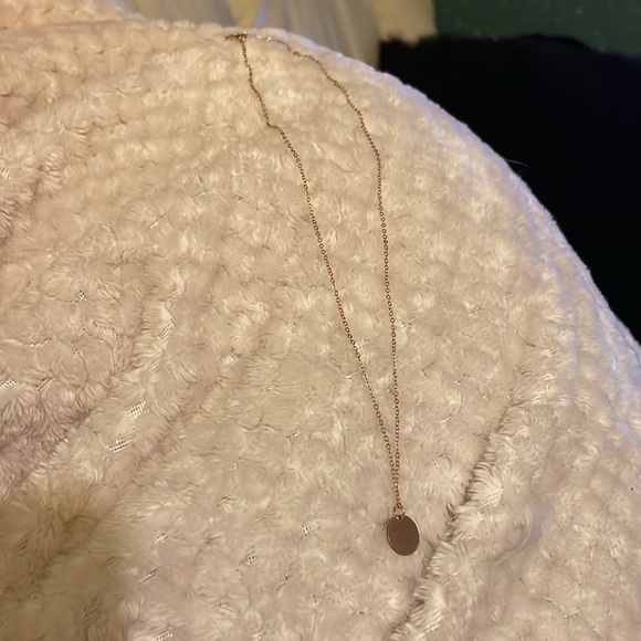 Rose gold “E” initial necklace - Picture 5 of 5